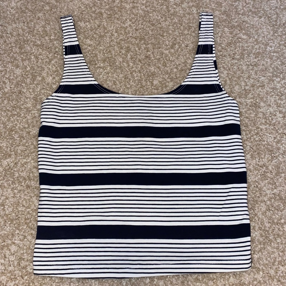 NWOT Forever 21 Classic Black and White Striped Cropped Tank Top